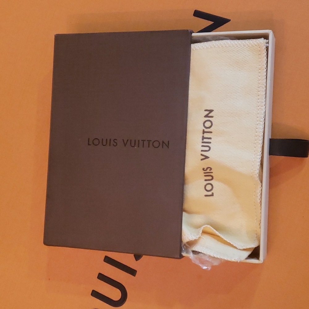 LV ACCESSORIES - Picture 7 of 12